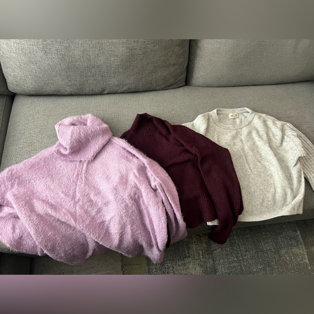 BUNDLE 3 XS Sweaters!